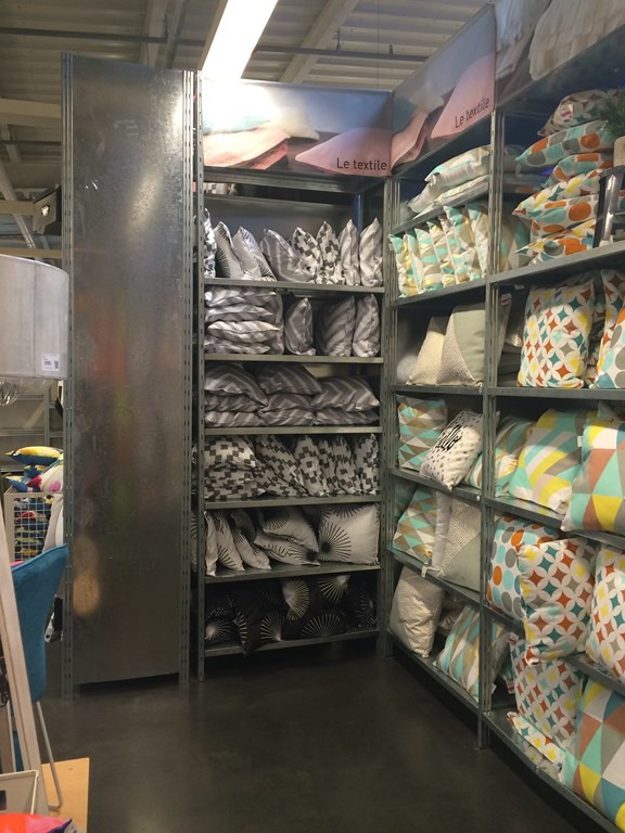 Rayonnage magasin linge de maison