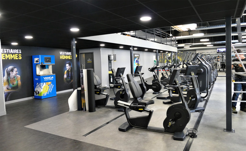 Plateforme mezzanine dans salle de fitness