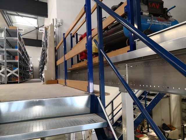 Escalier pour mezzanine de stockage