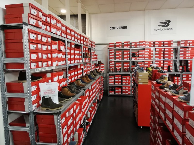 Etagère magasin chaussures