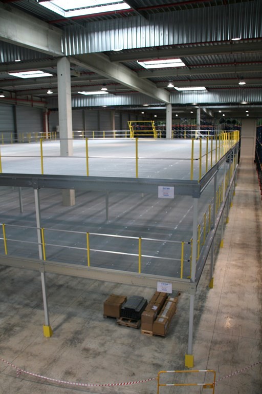 Mezzanine niveau double pour stockage pièces autos